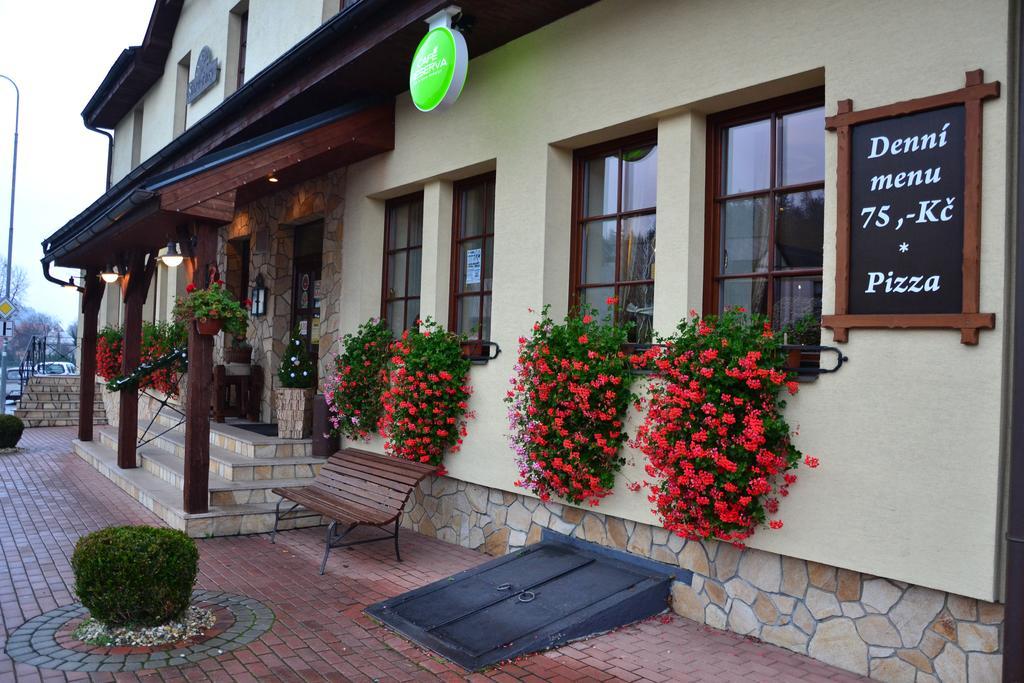 Penzion A Restaurace Stare Casy Horní Bečva Kültér fotó